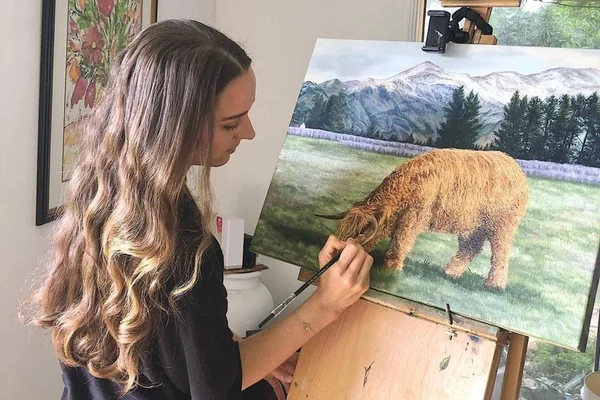Foto colorida. Sósia de Kate Middleton, Brittany Dixon