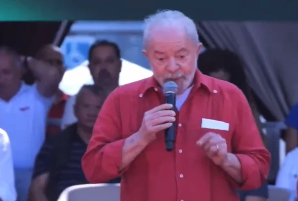 Lula agradece ex-vereador petista preso por empurrar empresário contra caminhão