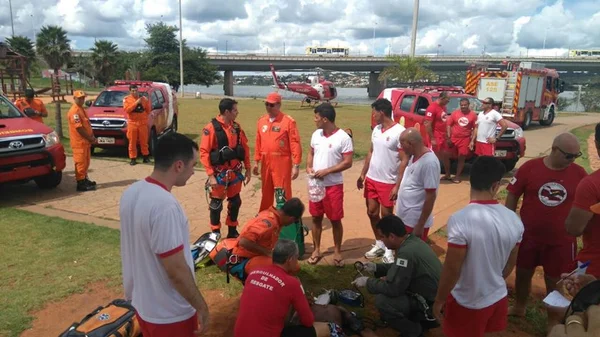 Homem de 52 anos é resgatado após se afogar no Lago Paranoá