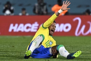 Neymar sofreu uma ruptura do LCA e lesão no menisco do joelho esquerdo durante jogo contra o Uruguai pelas Eliminatórias da Copa do Mundo em 2023 Neymar sofreu uma ruptura do LCA e lesão no menisco do joelho esquerdo durante jogo contra o Uruguai pelas Eliminatórias da Copa do Mundo em 2023