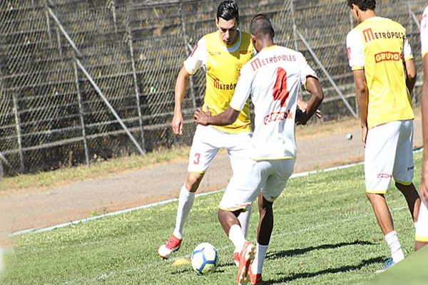 Brasiliense x Goiás marca início da briga pelas quartas da Copa Verde