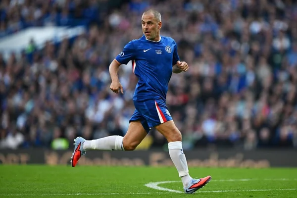 Joe Cole provoca Messi e crava vitória da Inglaterra sobre a Argentina - destaque galeria