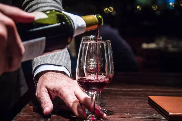 Rubaiyat promove degustação de vinhos que harmonizam com feijoada