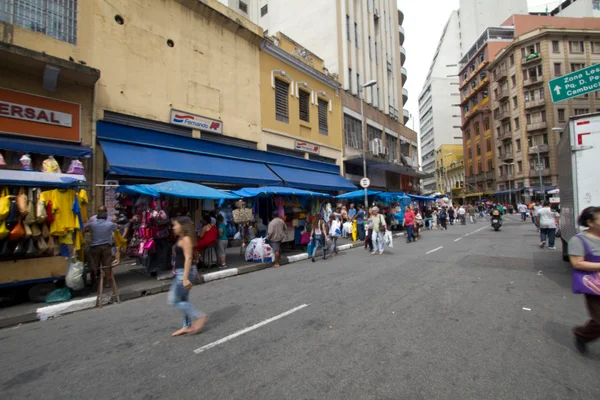 Receita Federal fecha Shopping 25 de Março, em São Paulo