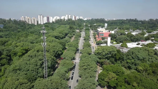 Fotografia colorida mostrando corredor verde-Metrópoles