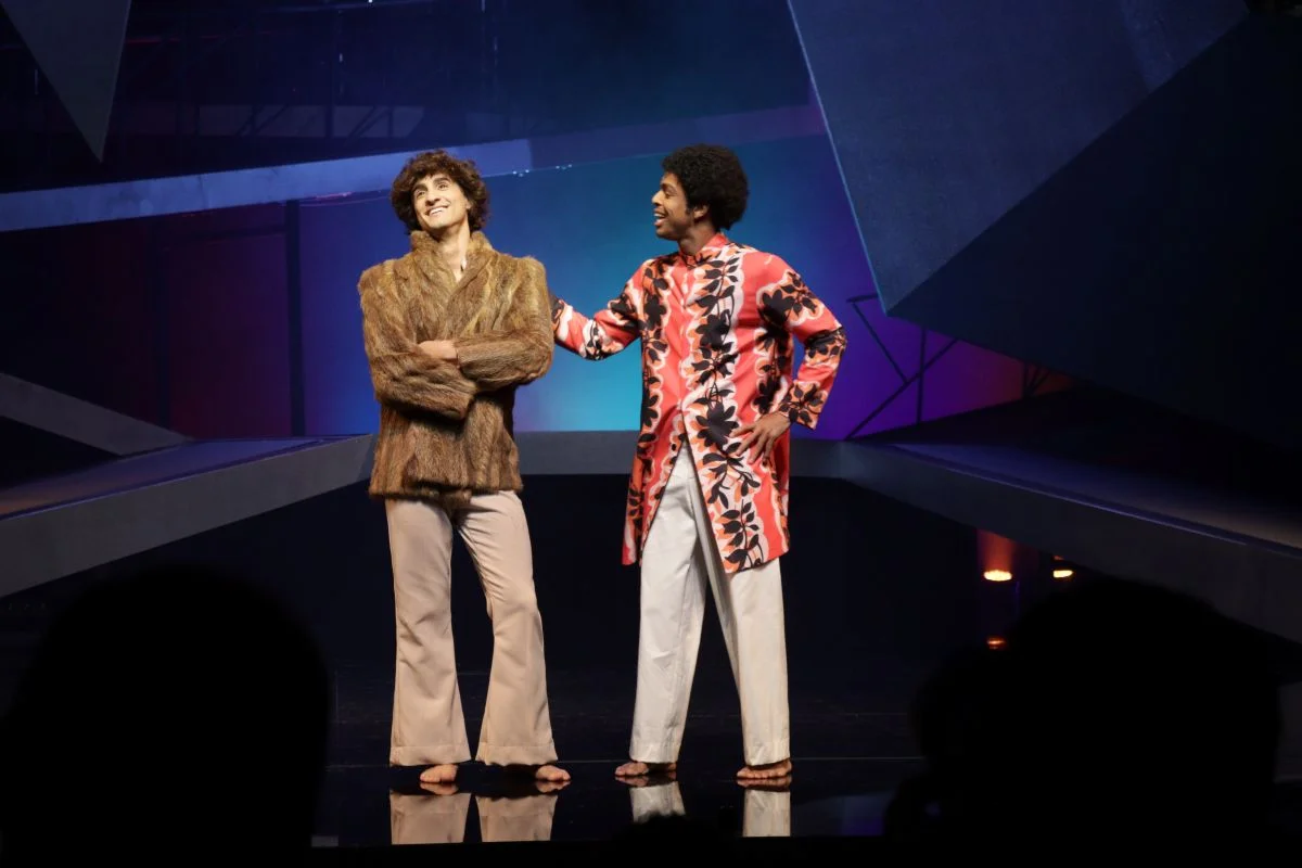 Gil: Andar com Fé tem texto de Newton Moreno e direção de Miguel Falabella. O espetáculo faz parte das comemorações de 10 anos do Teatro Santander, em São Paulo Gil: Andar com Fé tem texto de Newton Moreno e direção de Miguel Falabella. O espetáculo faz parte das comemorações de 10 anos do Teatro Santander, em São Paulo
