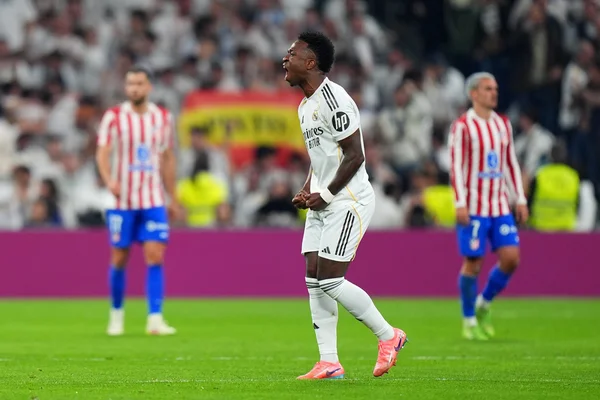 Foto colorida do Vini Jr., do Real Madrid, contra Atlético de Madrid - Metrópoles