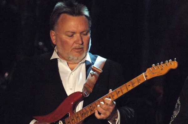 Ed King, ex-guitarrista da banda Lynyrd Skynyrd, morre aos 68 anos