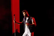 Gusttavo Lima convida artista de rua de Goiânia a cantar com ele. Veja - imagem 6
