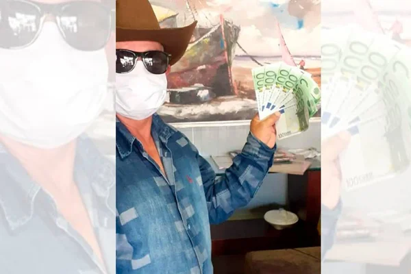 homem com euros