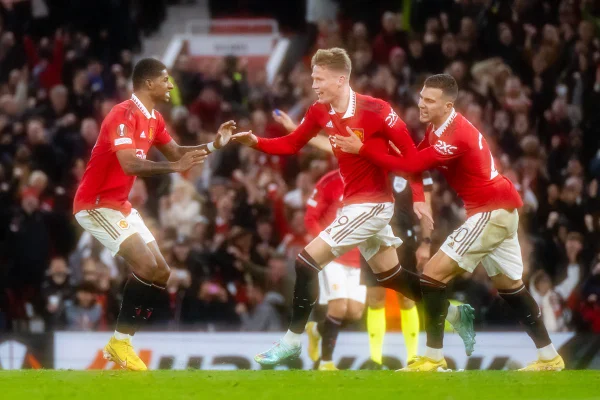 Mctominay marca nos acréscimos e salva United de vexame na Liga Europa