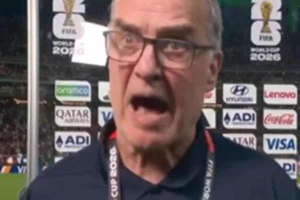 Bielsa grita com repórter após eliminação do Uruguai na Copa do Mundo