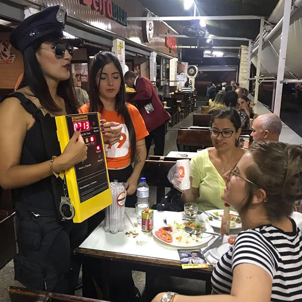 Ação da 99Pop com clientes em bares de Brasília Ação da 99Pop com clientes em bares de Brasília