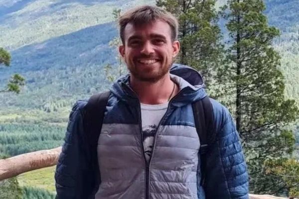 Homem sorrindo