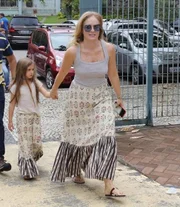 Angélica, acompanhada da filha Eva, votou no Rio
