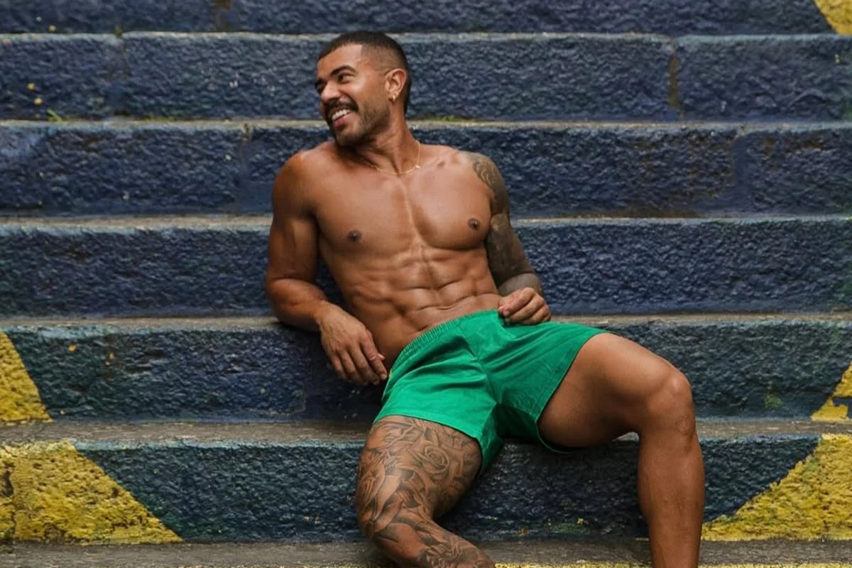 Nascido em Brasília, Gabriel Sampaio é modelo e ganhou visibilidade nas redes sociais após participar do reality show De Férias com o Ex: Caribe, em 2021. Nascido em Brasília, Gabriel Sampaio é modelo e ganhou visibilidade nas redes sociais após participar do reality show De Férias com o Ex: Caribe, em 2021.