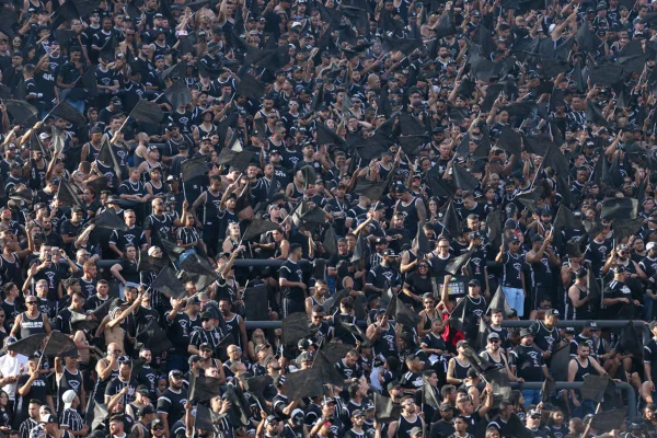 Imagem colorida dos Gaviões da Fiel, torcida organizada do Corinthians, na arquibancada- Metrópoles