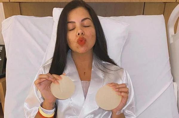 Evelyn Regly, influenciadora e atriz