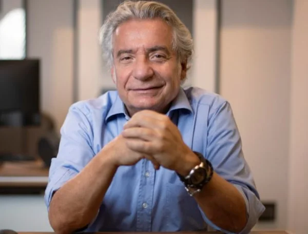Imagem colorida de Adriano Pires