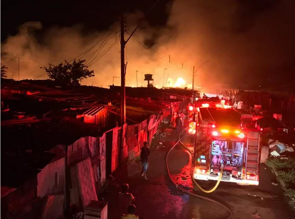 Trinta famílias perdem tudo em incêndio no DF. Elas precisam de ajuda
