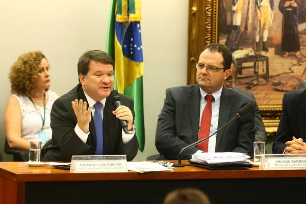 Jurista defende Dilma em comissão e diz que não houve crime