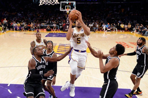Sem astros em quadra, Nets batem os Lakers na abertura da pré-temporada da NBA