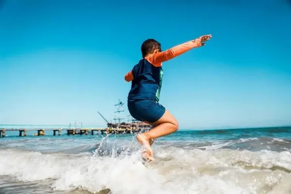 Menino cego é apaixonado pelo mar: “Imagino como são os peixes”