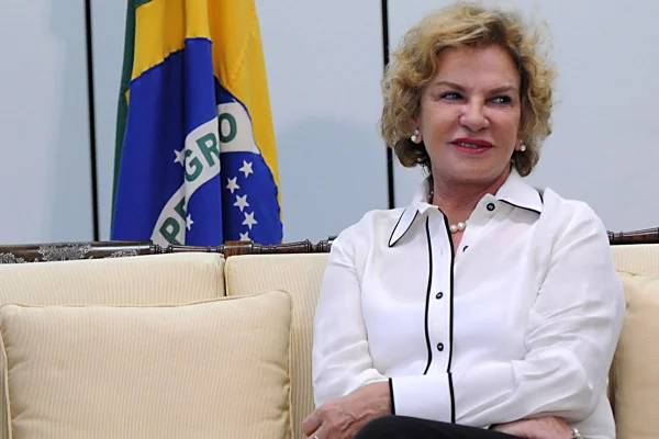 Filho reclama de retirada do nome de Marisa e post de Lula é editado