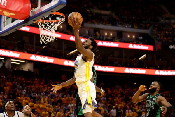 Warriors vencem Celtics e ficam a uma vitória do título da NBA