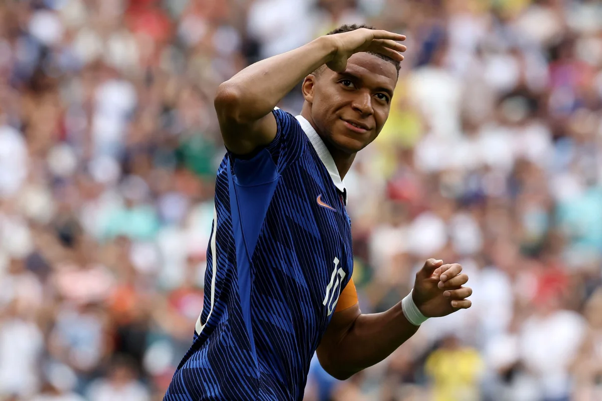 Kylian Mbappé chega a artilharia histórica Kylian Mbappé chega a artilharia histórica