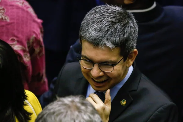 Imagem colorida mostra senadores e deputados na criação da CPMI dos atos de 8 de janeiro no Congresso - Metrópoles