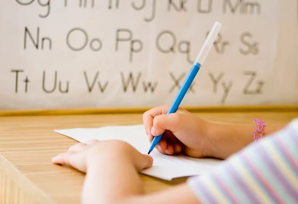 Qual a hora certa para aprender a ler e escrever?