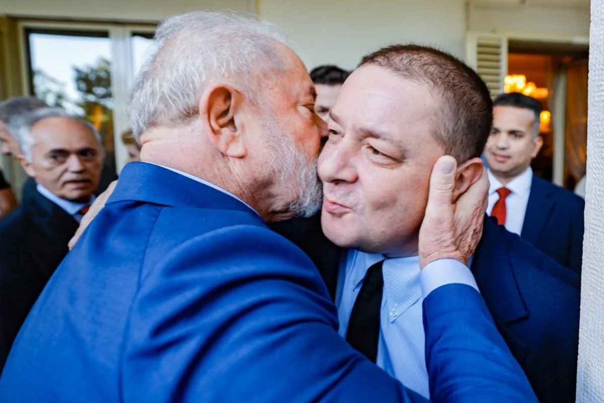 Fábio Luís Lula da Silva, o Lulinha, com o presidente Lula em abril de 2023 Fábio Luís Lula da Silva, o Lulinha, com o presidente Lula em abril de 2023