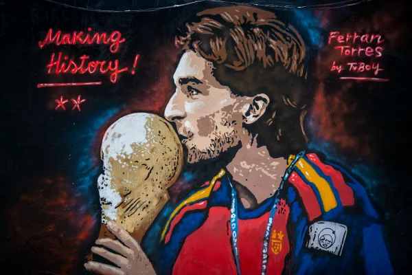 fOTO COLORIDA FERRAN TORRES - METRÓPOLES