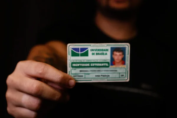 Com carteirinha digital de estudantes, governo planeja esvaziar a UNE