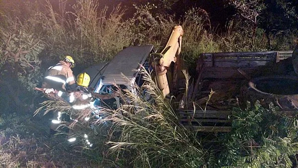 Acidente entre caminhões deixa duas pessoas feridas na BR-020