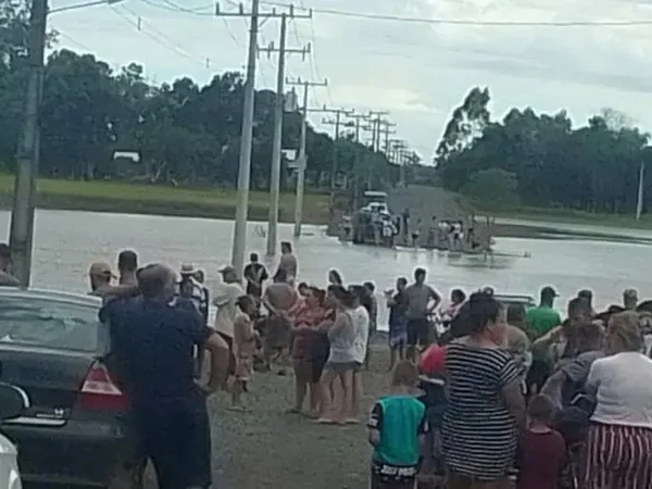 morte-em-estrada-alagada-SC-metropoles