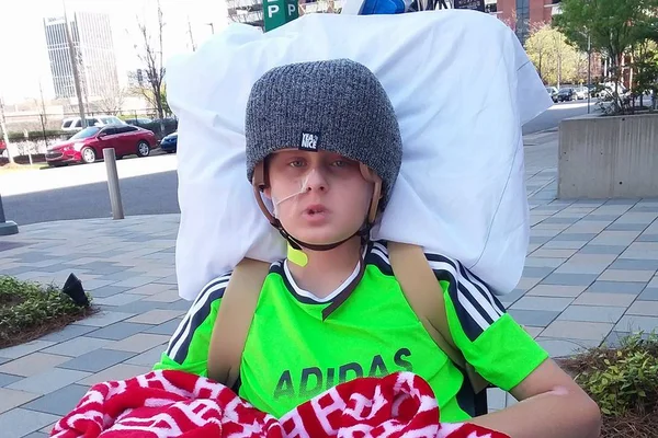 Garoto de 13 anos acorda do coma antes de médicos desligarem aparelhos