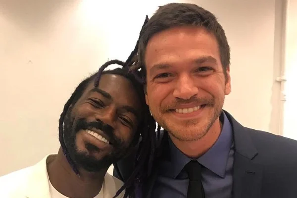 Ator da Globo surpreende ao falar sobre órgão sexual no YouTube
