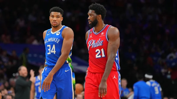 Joel Embiid e Giannis Antetokounmpo - Metrópoles