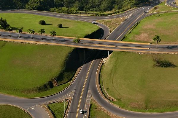 Imagem de uma rodovia vazia da Arteris