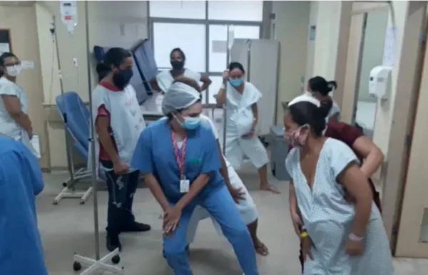 Vídeo. Grávidas dançam em hospital do DF para aliviar tensão pré-parto