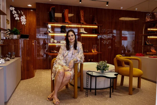 Tainah Barreto, fundadora e diretora criativa da Barreto Shoes