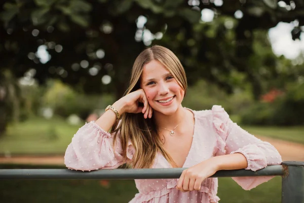 Aos 14 anos, cantora sueca Valencia Montpaz impressiona com talento