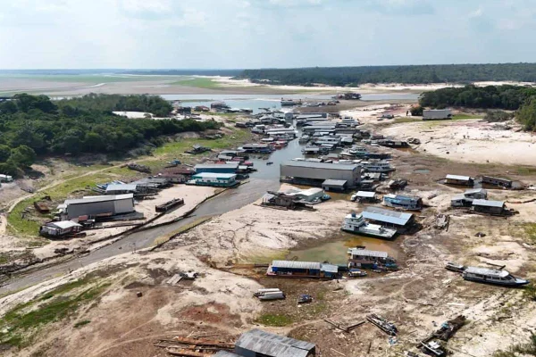 imagem colorida de rio negro, em manaus