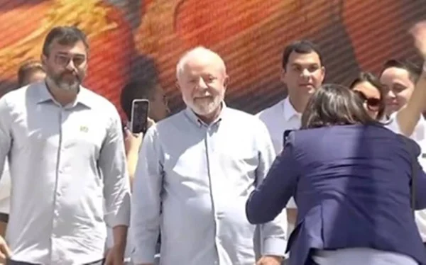 Imagem colorida de Lula no relançamento do Luz para Todos, no Amazonas