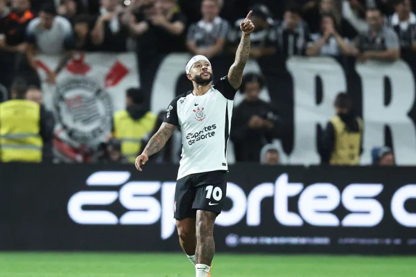 Copa do Brasil: web reclama de possível irregularidade em gol de Depay