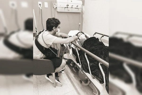 Youtuber emociona ao se despedir do filho: “Mamãe te deixa ir”