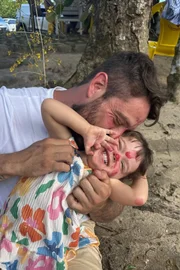 Rafael Cardoso e os filhos. Rafael Cardoso e os filhos.