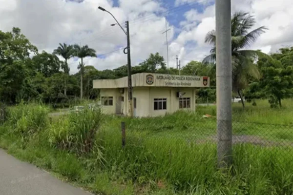 Imagem colorida de posto policial